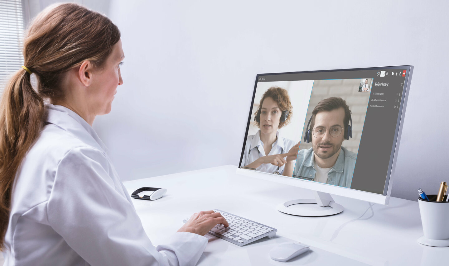 Samedi Videosprechstunde Arzt in Praxis